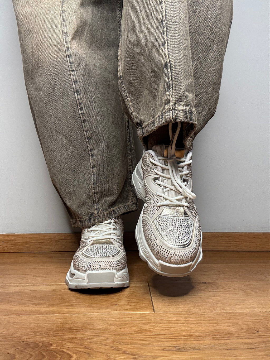 Sneakers con strass beige Maison Macrì