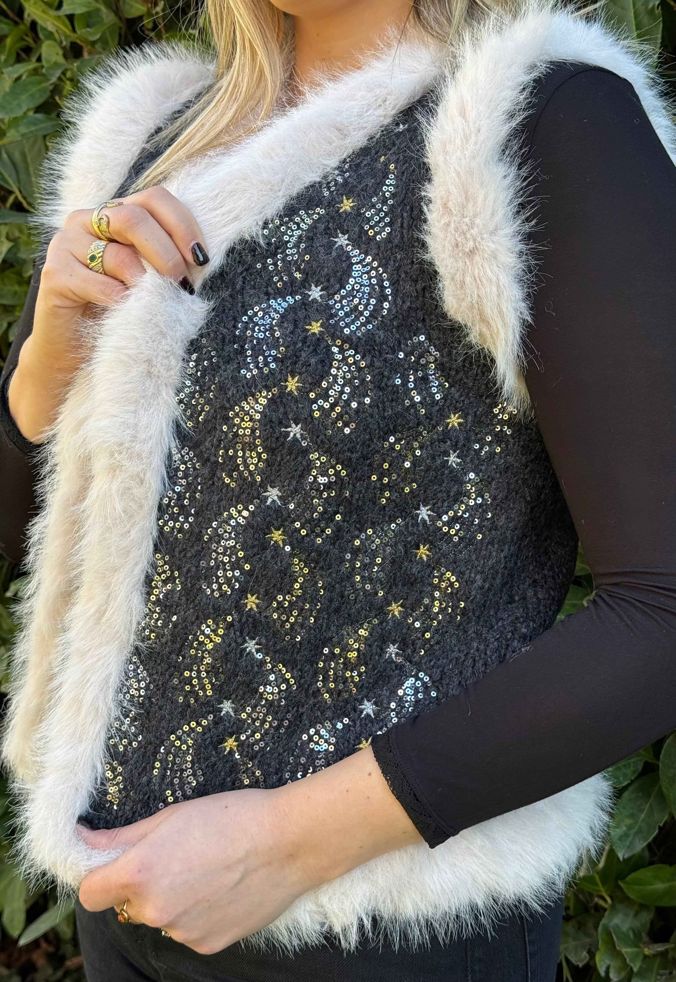 Gilet grigio con ricamo