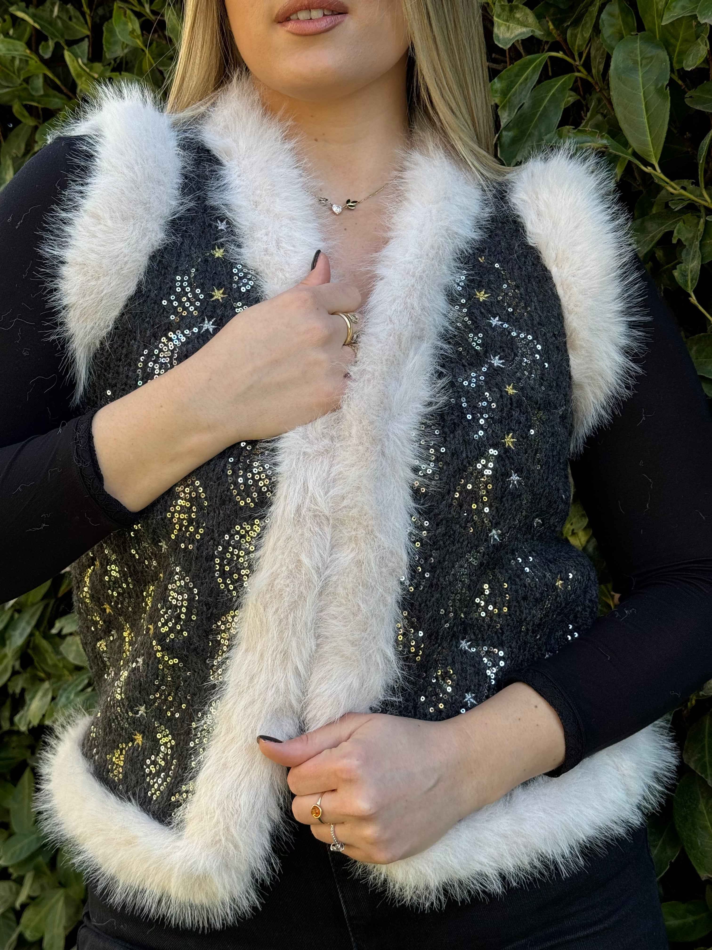 Gilet grigio con ricamo