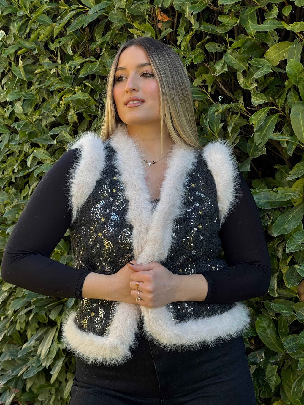 Gilet grigio con ricamo